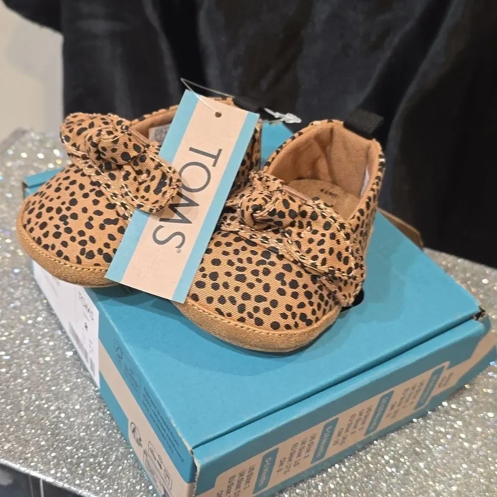 Toms Layette Alpargata Cheetah  Print Crib Shoes‎